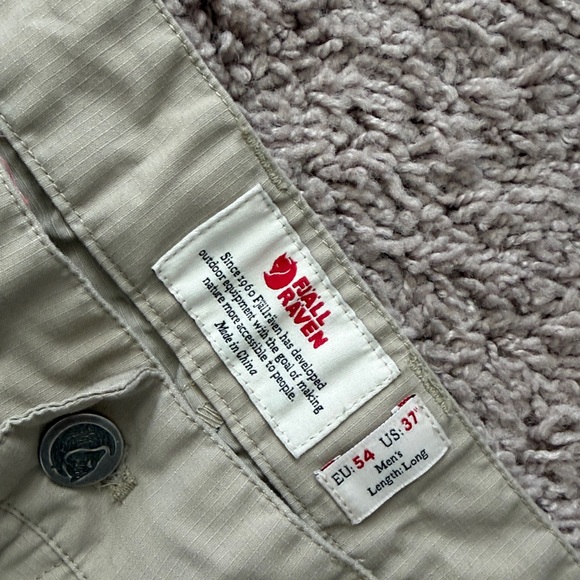 Men’s Fjallraven Tan Khaki G-1000 Cargo Pants - Picture 2 of 3